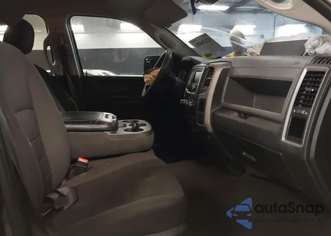 2018 Ram 1500 Express 4X2 6'4 Box из США, поврежденный, VIN 1C6RR6FG7JS336794